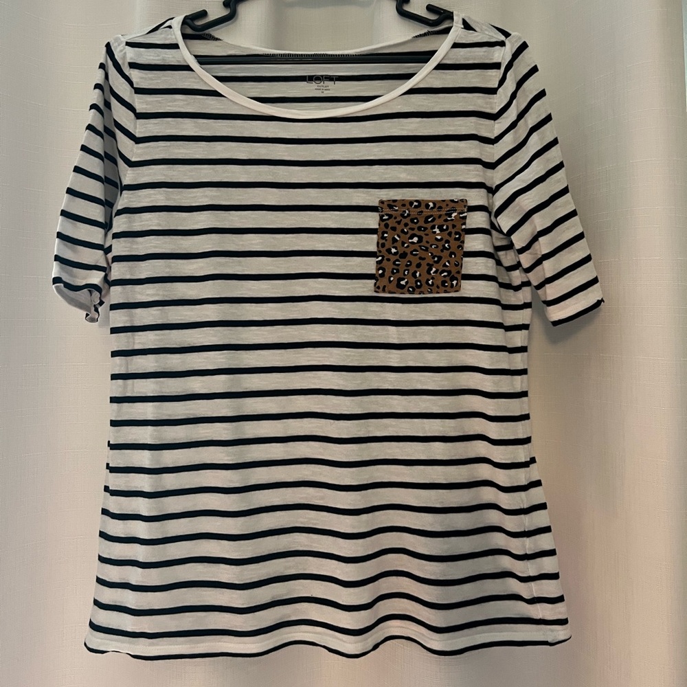 Loft T-shirt - Size Medium